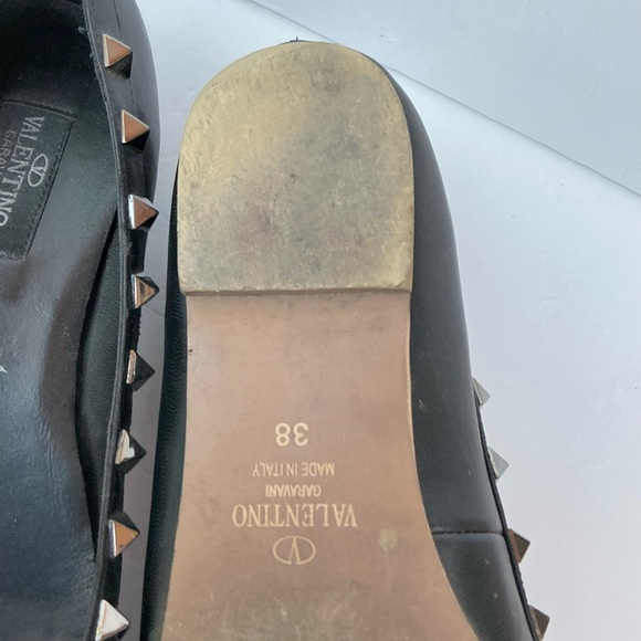 Valentino Garavani Black Flat Shoes Sz 38 $895 MSRP - Picture 4 of 8